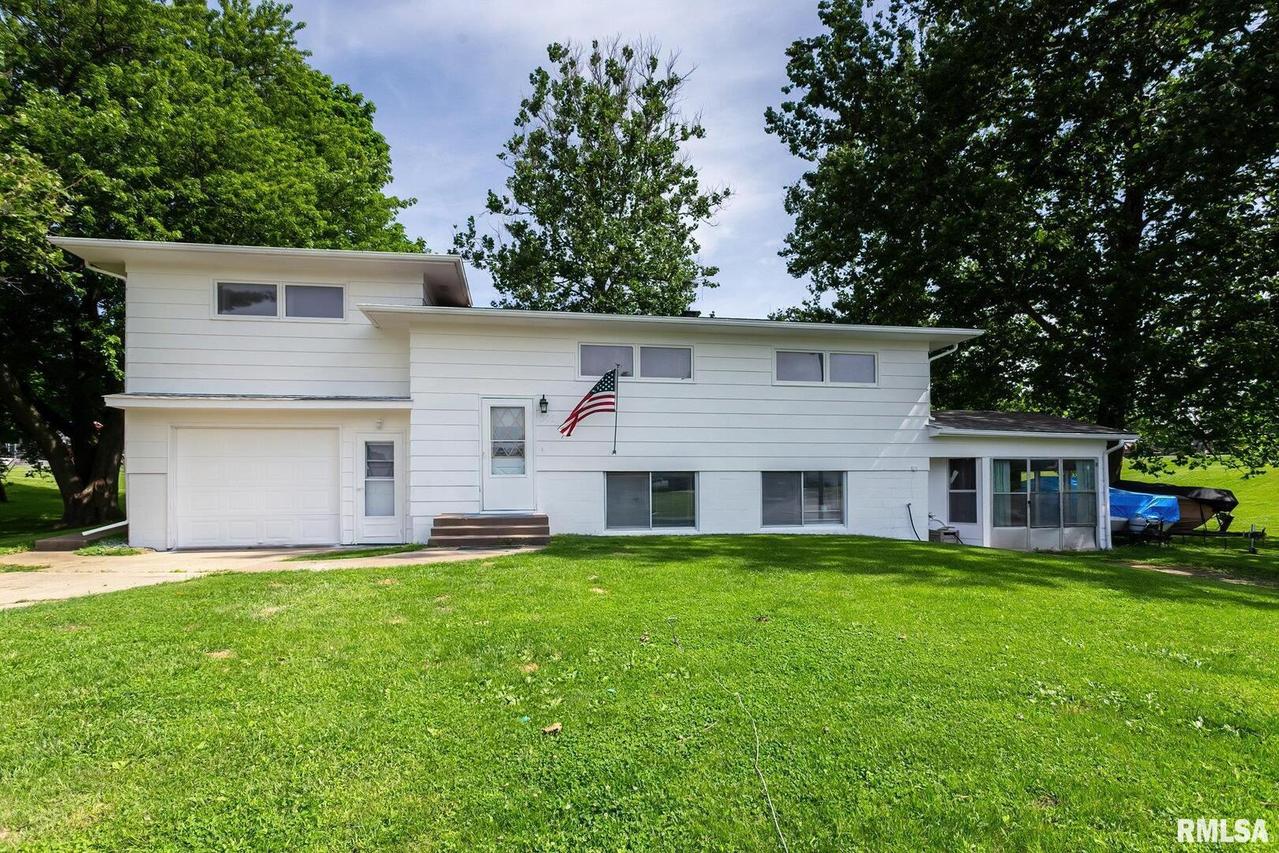 302 1st St., Matherville, IL 61263