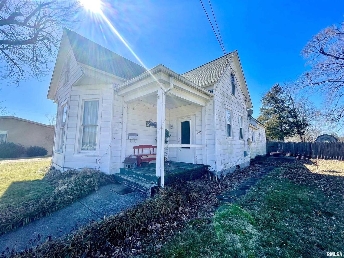 305 N Division, Carterville, IL 62918