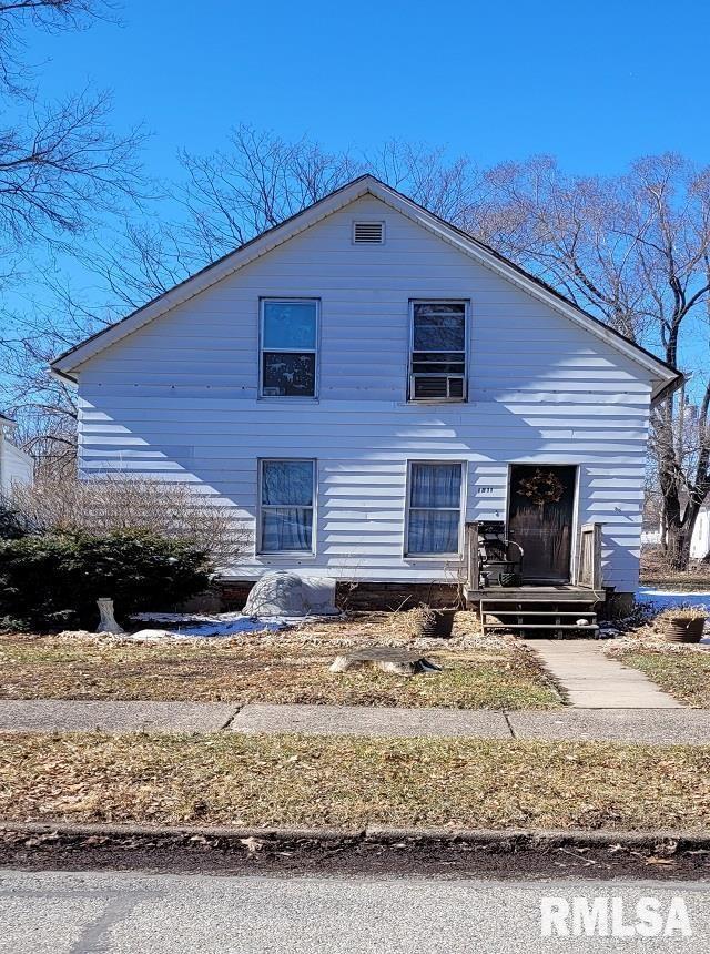1811 4th St., Moline, IL 61265