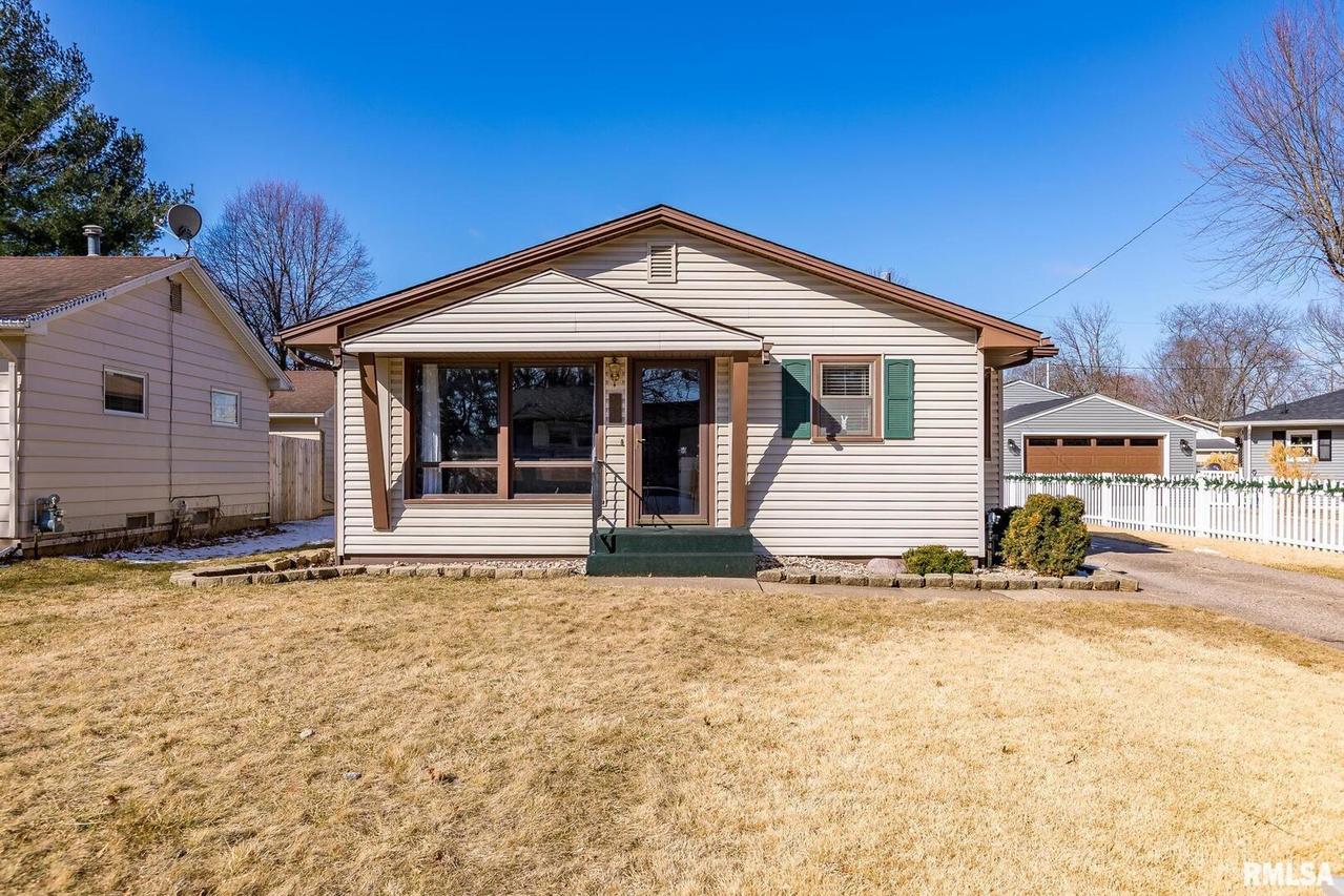 2949 9th St., Moline, IL 61265