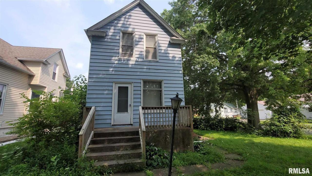 2142 3rd St., Moline, IL 61265