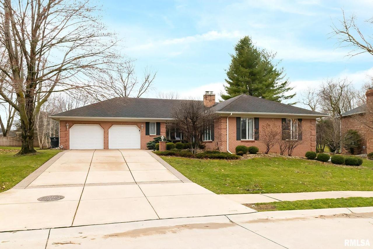 10 Deer Run, Rock Island, IL 61201