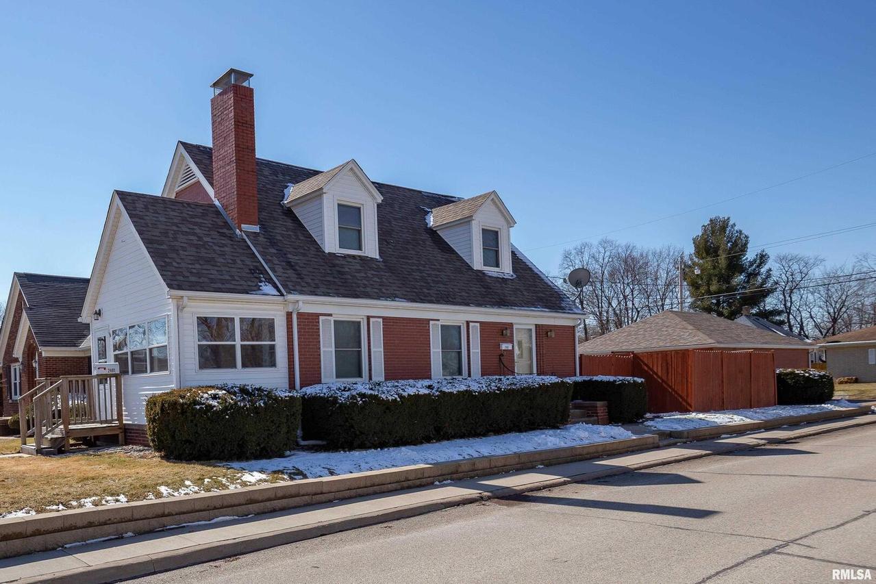 2401 32nd St., Moline, IL 61265
