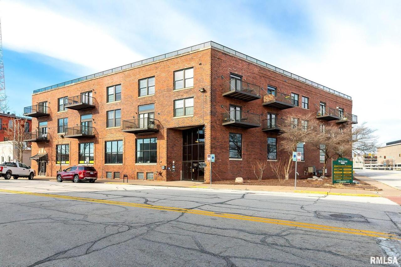 110 19th St. #311, Rock Island, IL 61201