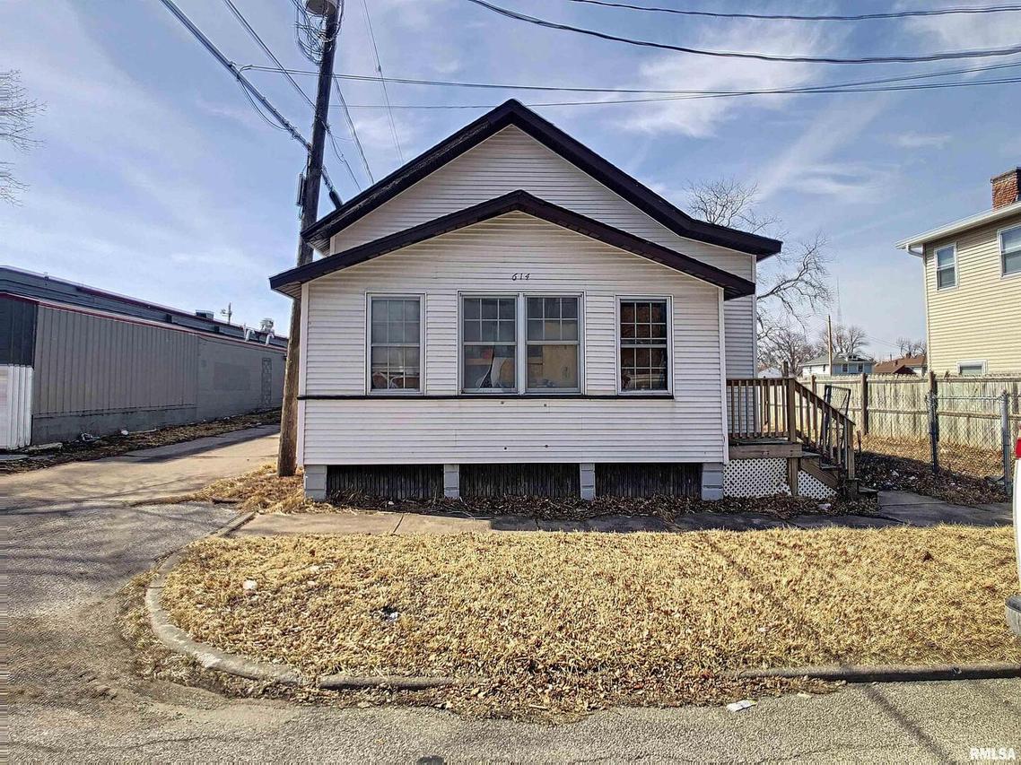 614 25th St., Rock Island, IL 61201