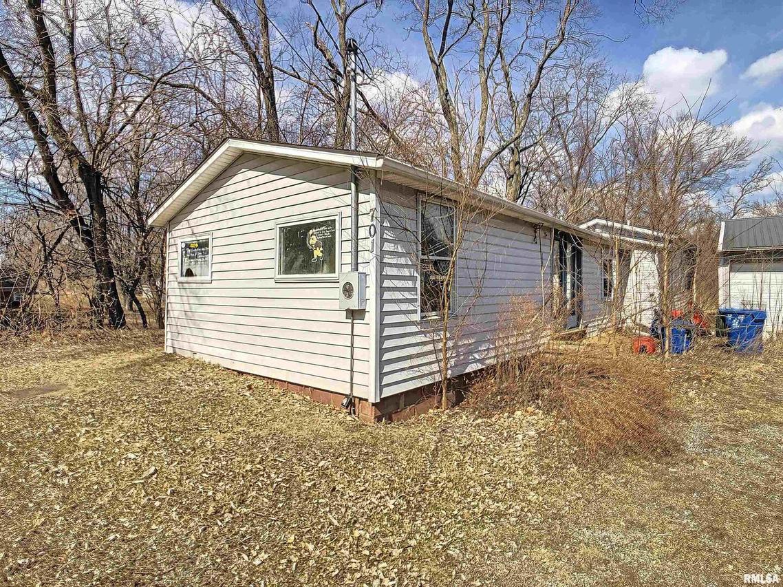 701 3rd Ave., Cordova, IL 61242