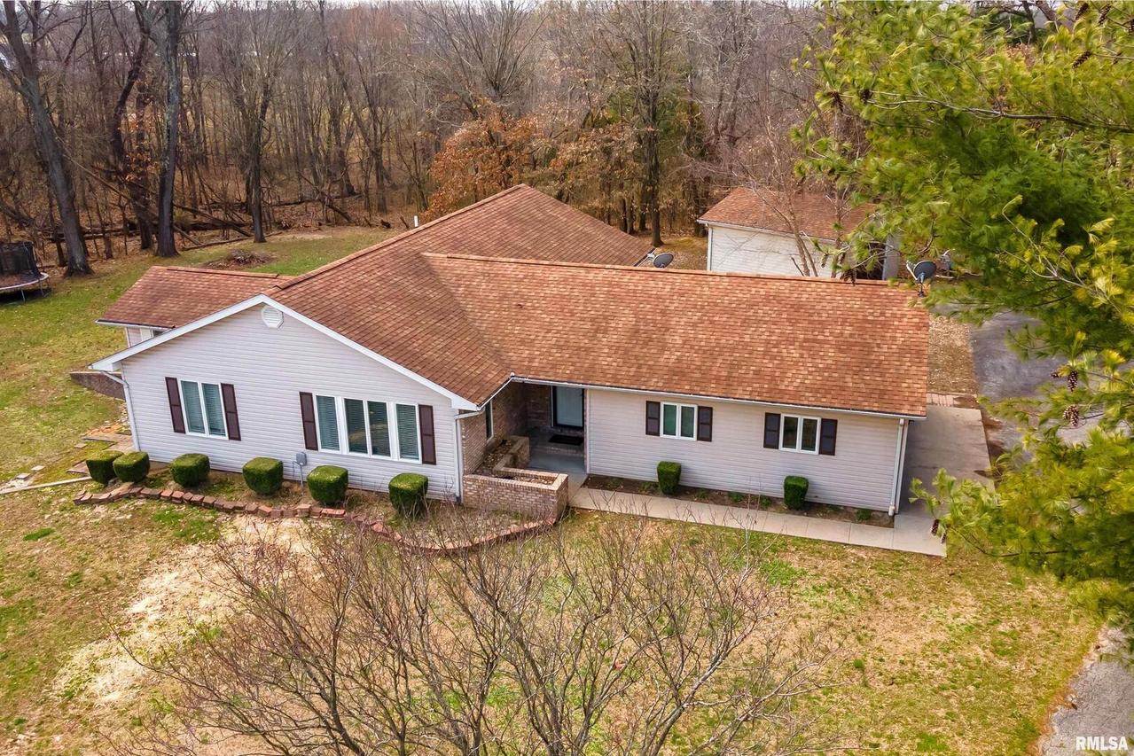 12519 Whispering Pines Ln., Marion, IL 62959