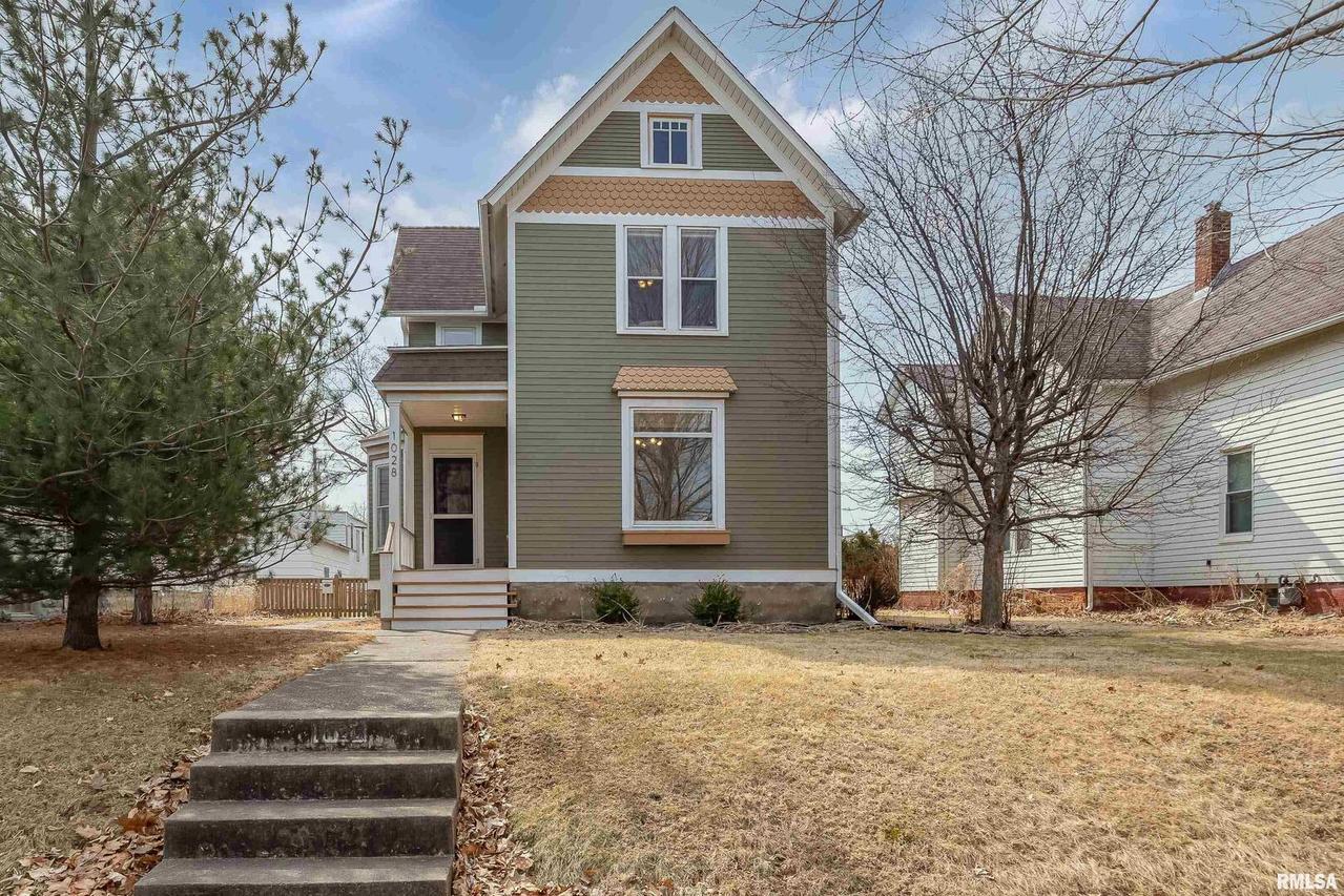 1028 13th Ave., Moline, IL 61265
