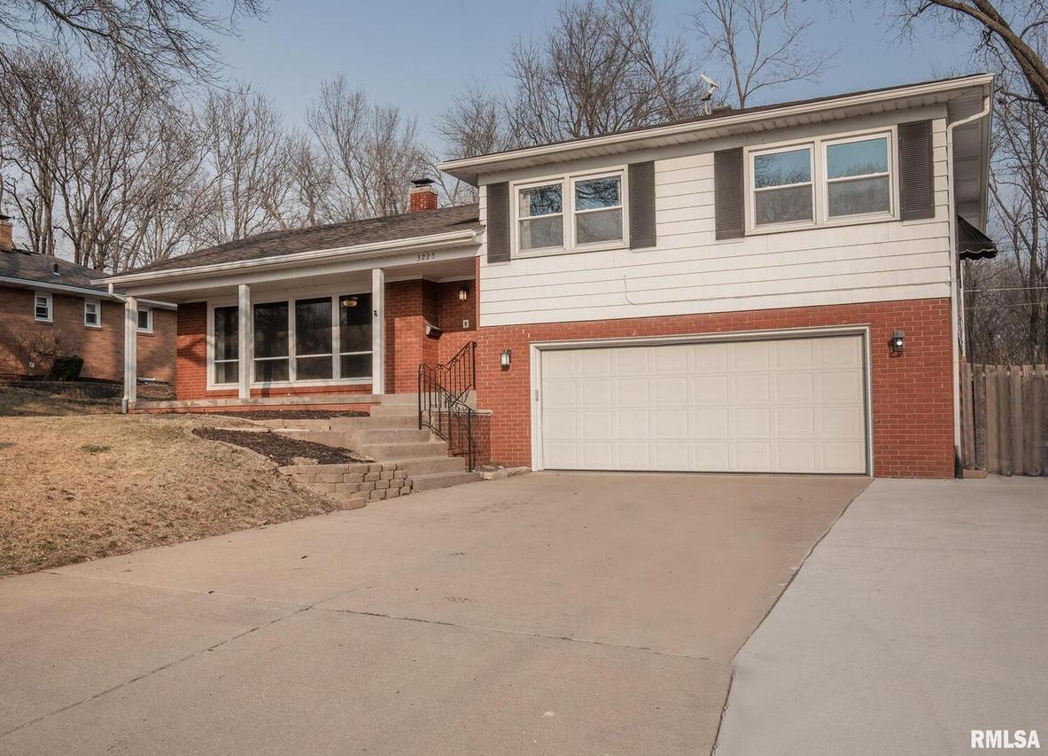 3225 28th Street Ct., Rock Island, IL 61201