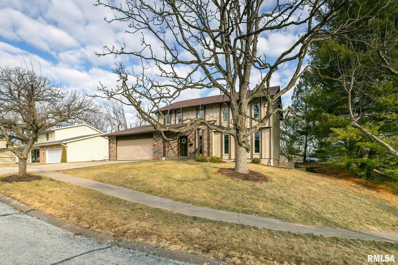 5213 37th Avenue Ct., Moline, IL 61265