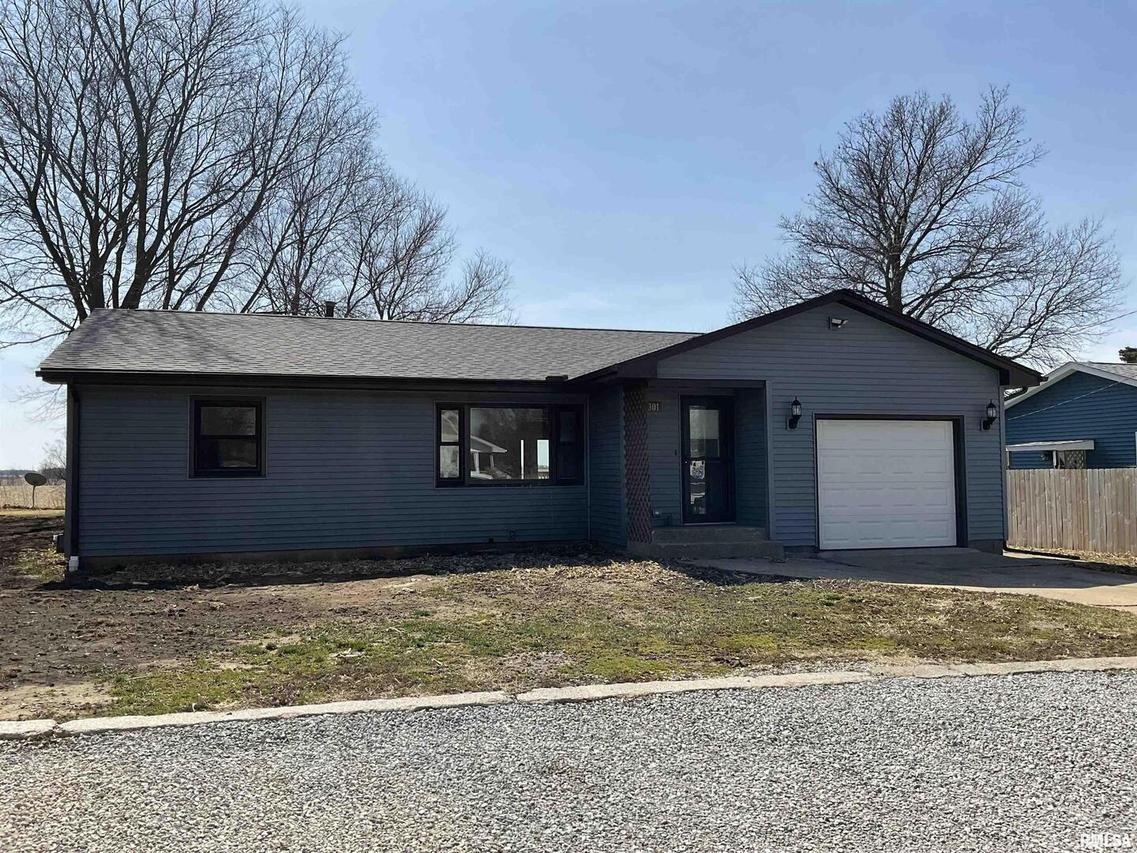 301 E Franklin St., New Windsor, IL 61465