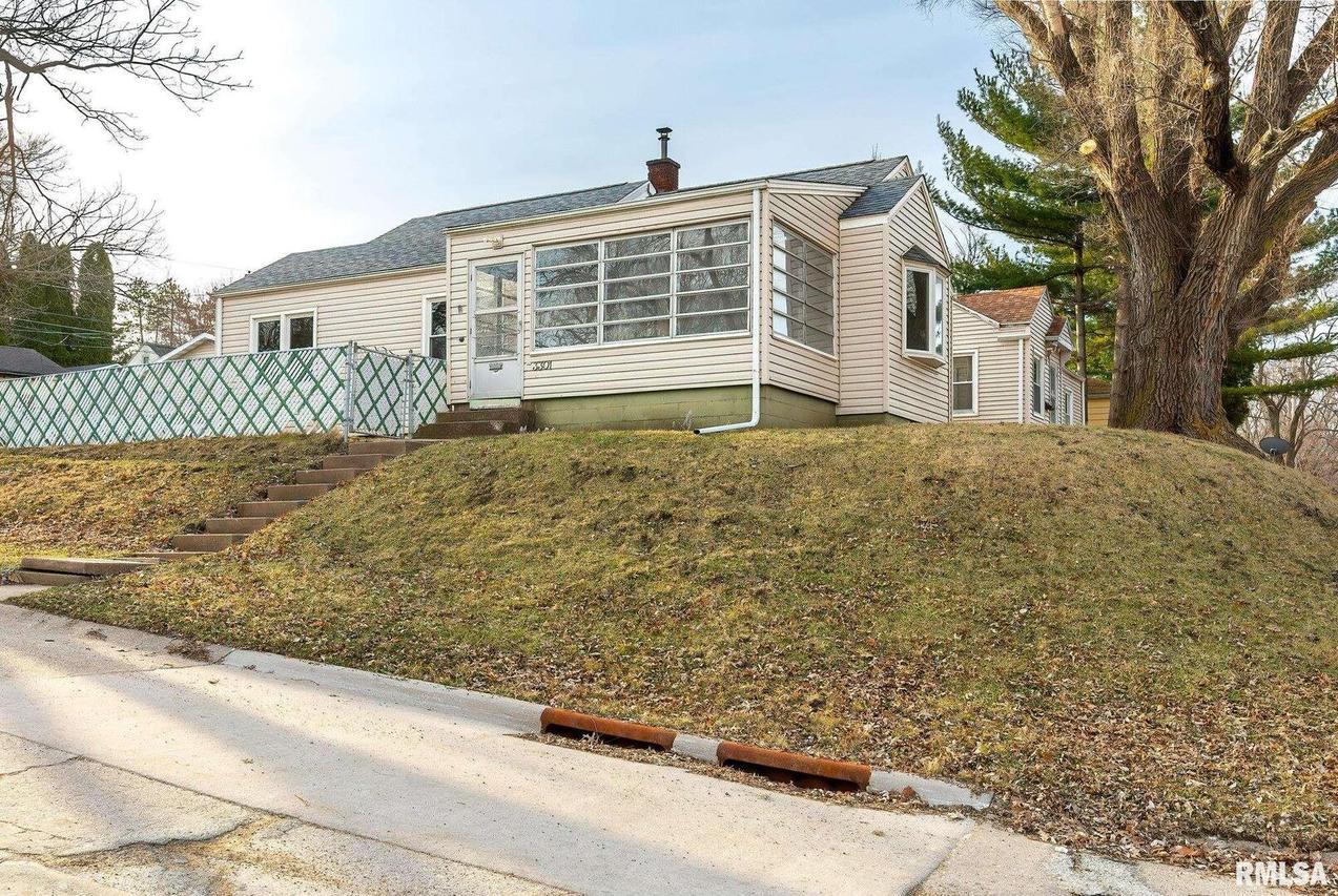 3301 11th St., Rock Island, IL 61201