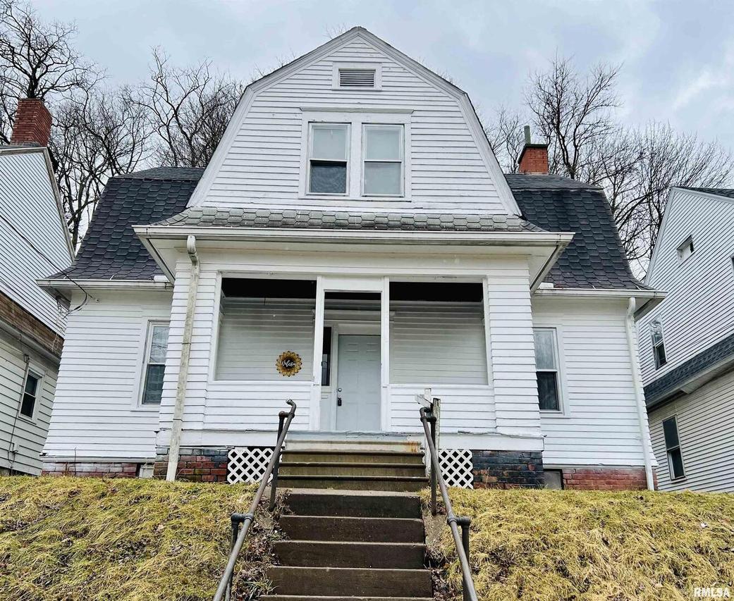 2416 7th Ave., Moline, IL 61265