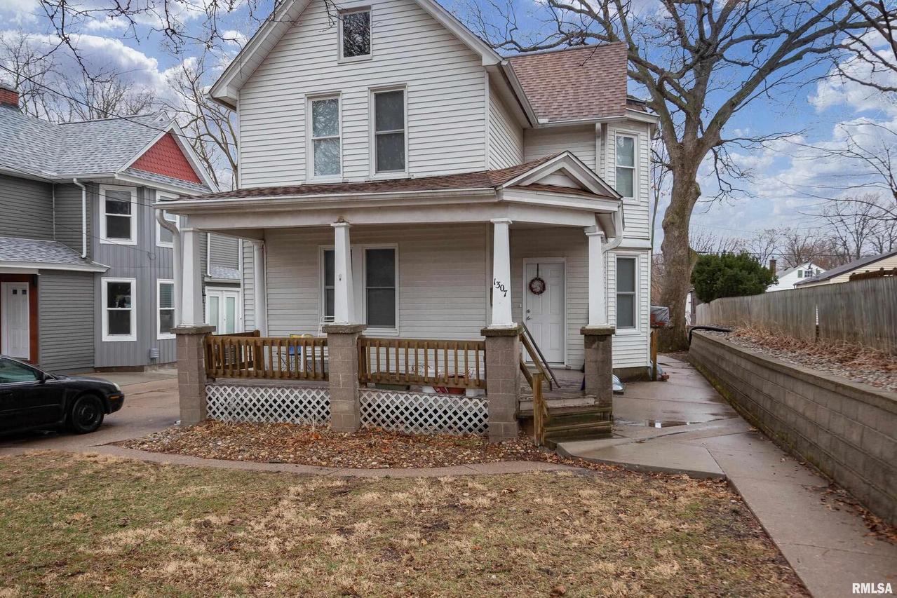 1307 3rd St. #A, Moline, IL 61265