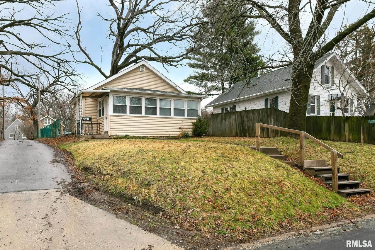 2607 24th Ave., Rock Island, IL 61201