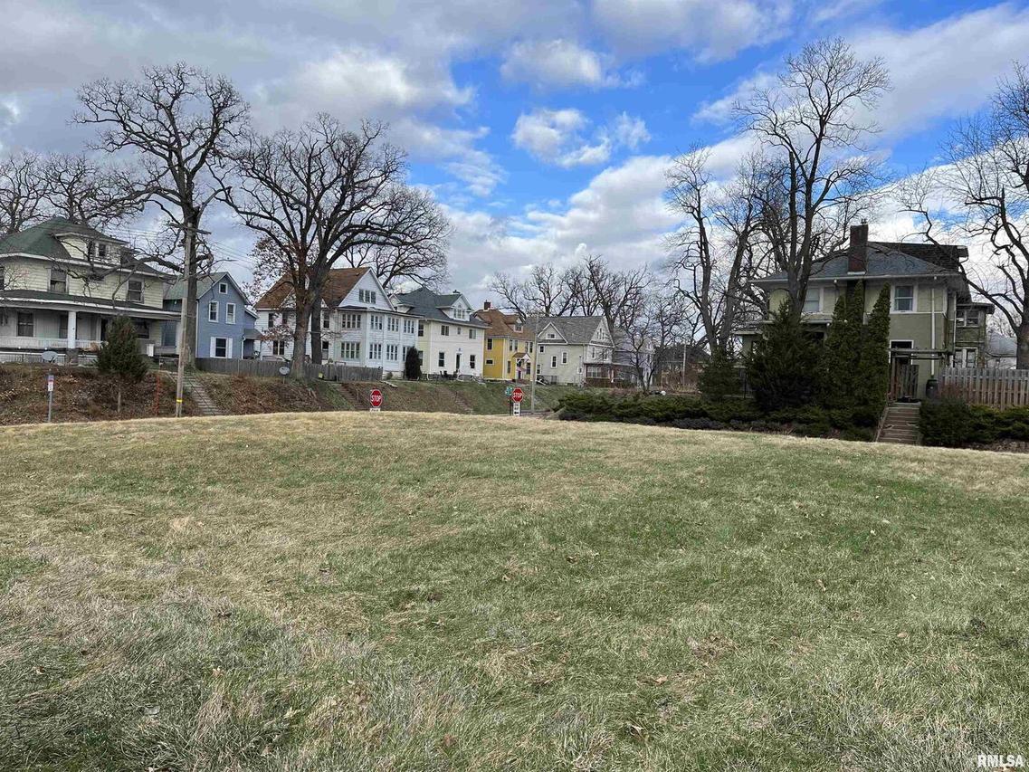 1520 12th Ave., Moline, IL 61265