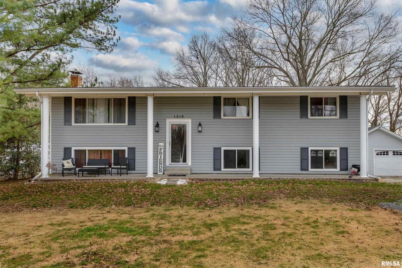 1219 Borders Ln., Harrisburg, IL 62946