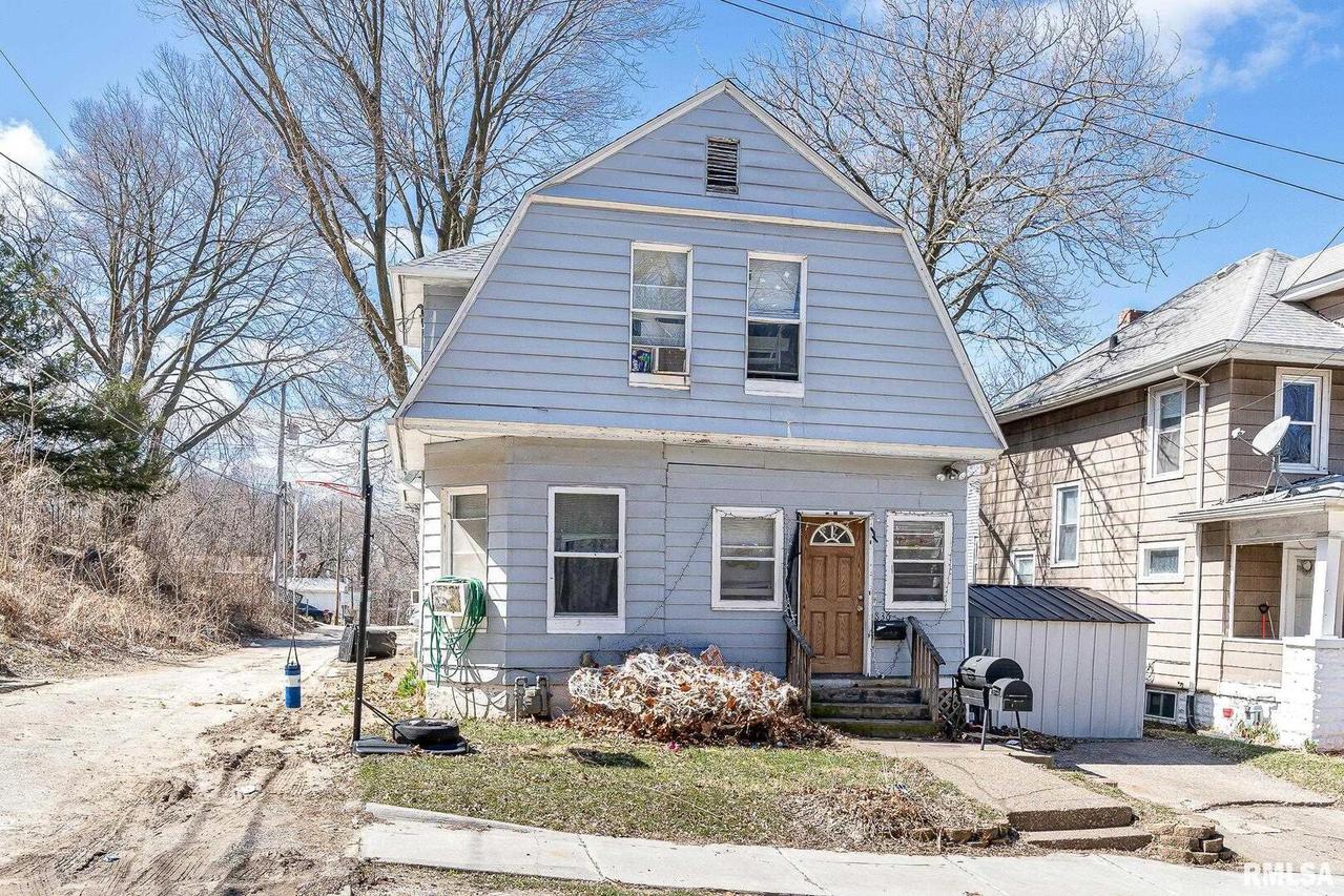 836 28th St., Rock Island, IL 61201