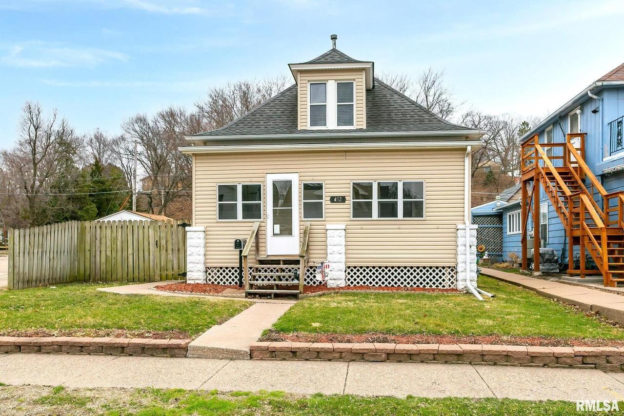 452 17th Ave., East Moline, IL 61244