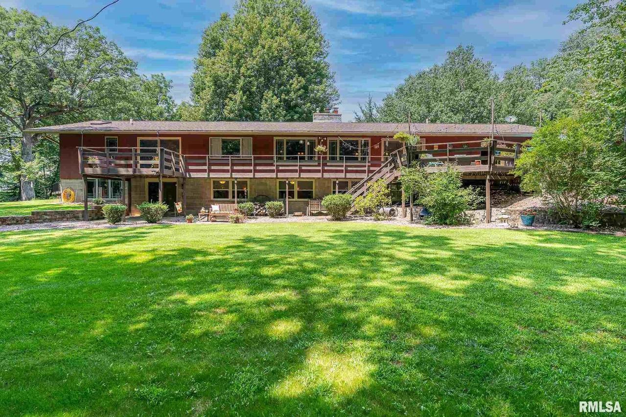 2229 Merry Oaks Ln., East Moline, IL 61244