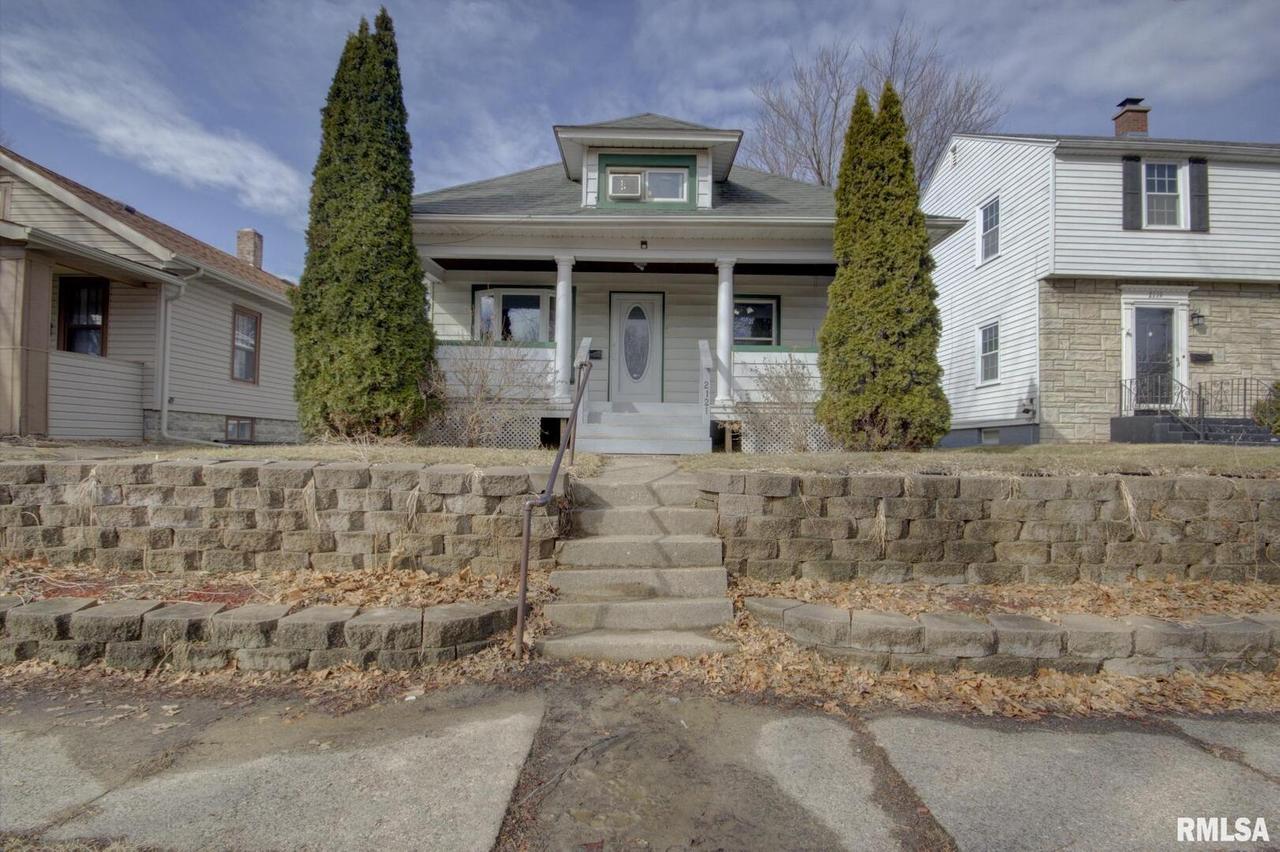 2121 3rd St., Moline, IL 61201