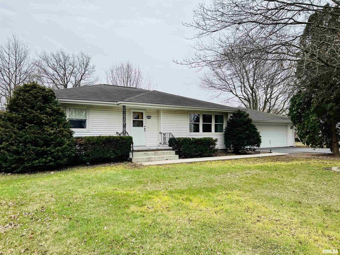 300 S 8th Ave., New Windsor, IL 61465