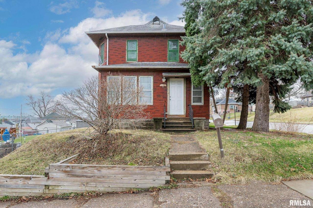 159 5th St., Silvis, IL 61282