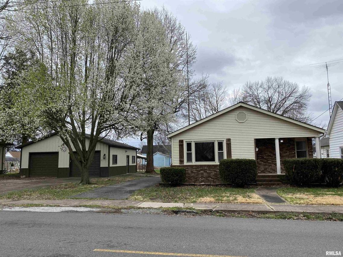 405 E 9th St., Johnston City, IL 62951