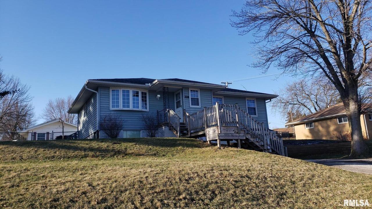 228 8th Ave., Andalusia, IL 61232