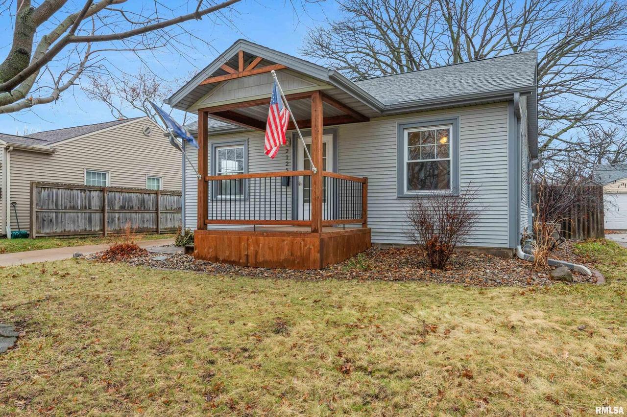 2125 Stadium Dr., Rock Island, IL 61201