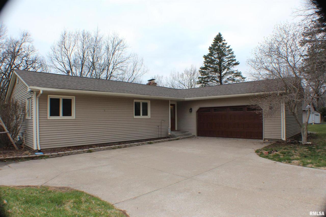 8016 49th Street Ct., Coal Valley, IL 61240