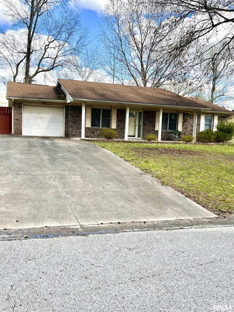 1323 Ritchey Dr., Marion, IL 62959