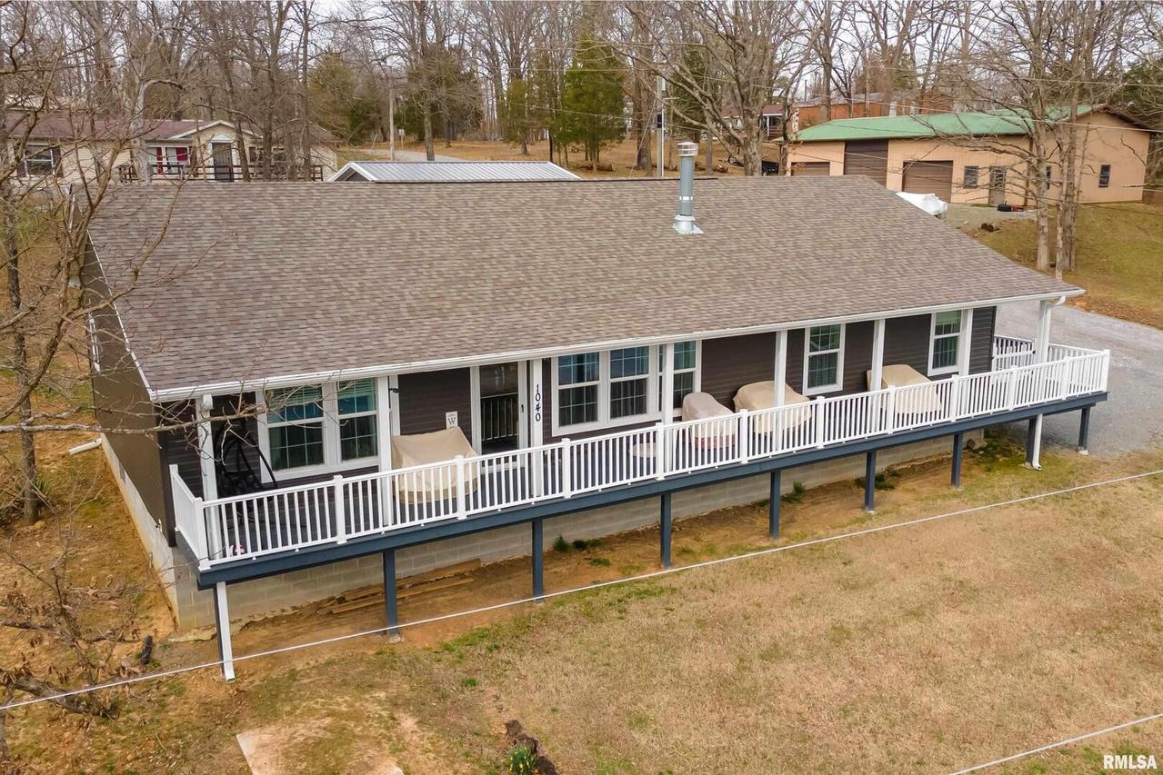 1040 Lakeshore Dr., Goreville, IL 62939