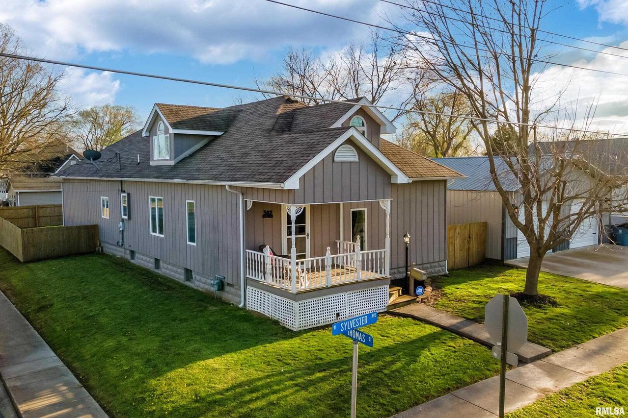 302 W Sylvester Ave., Christopher, IL 62822