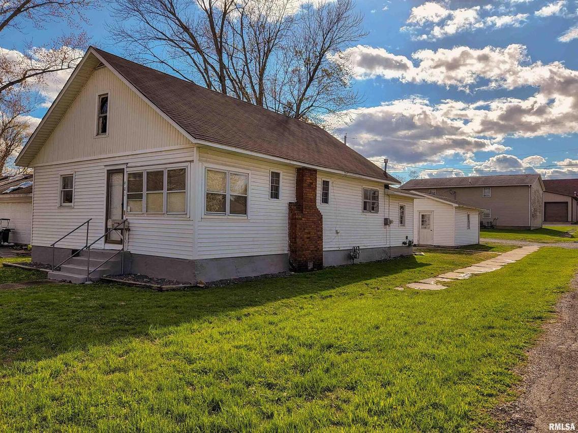 901 S 9th St., Herrin, IL 62948