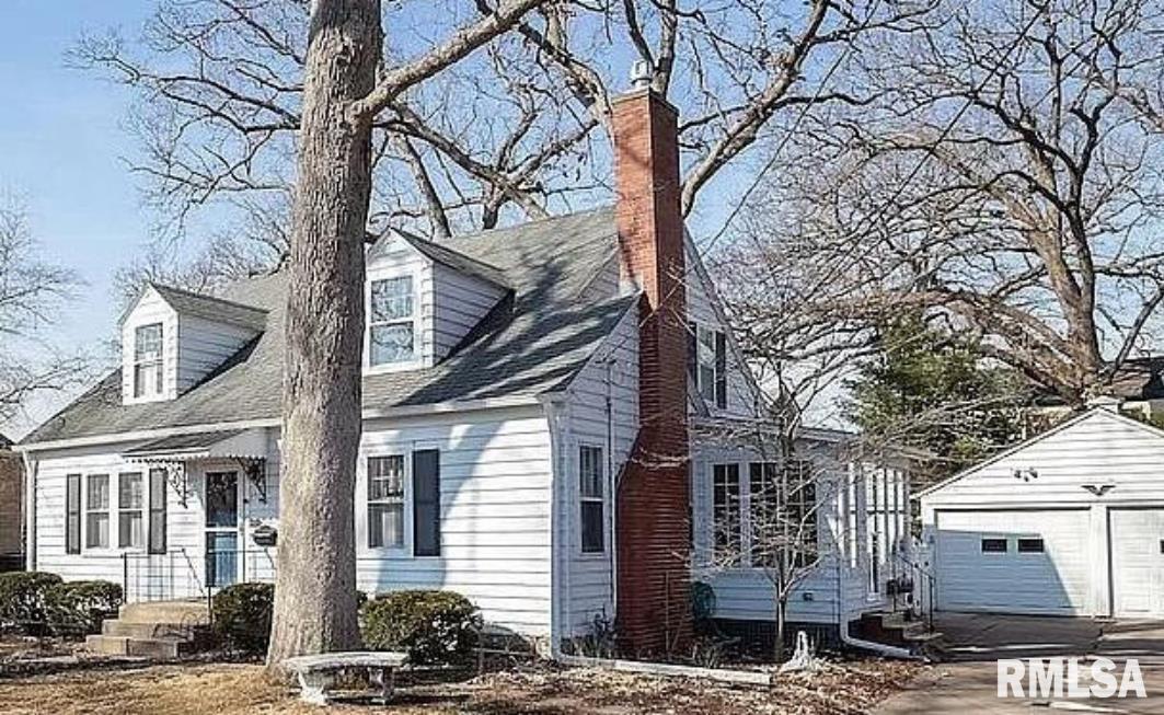 2911 22 1/2 Ave., Rock Island, IL 61201