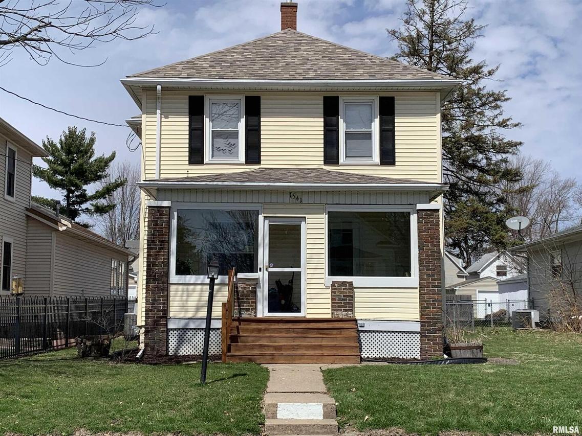 1541 29th Ave., Moline, IL 61265