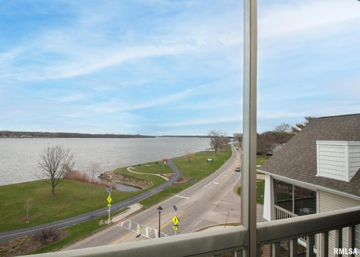 4036 River Dr. #4D, Moline, IL 61265