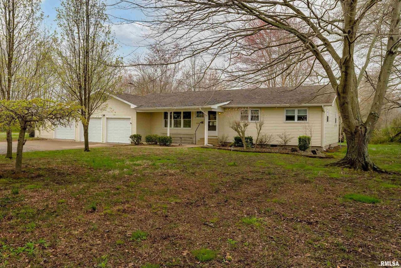 21868 Carlyle Rd., Thompsonville, IL 62890