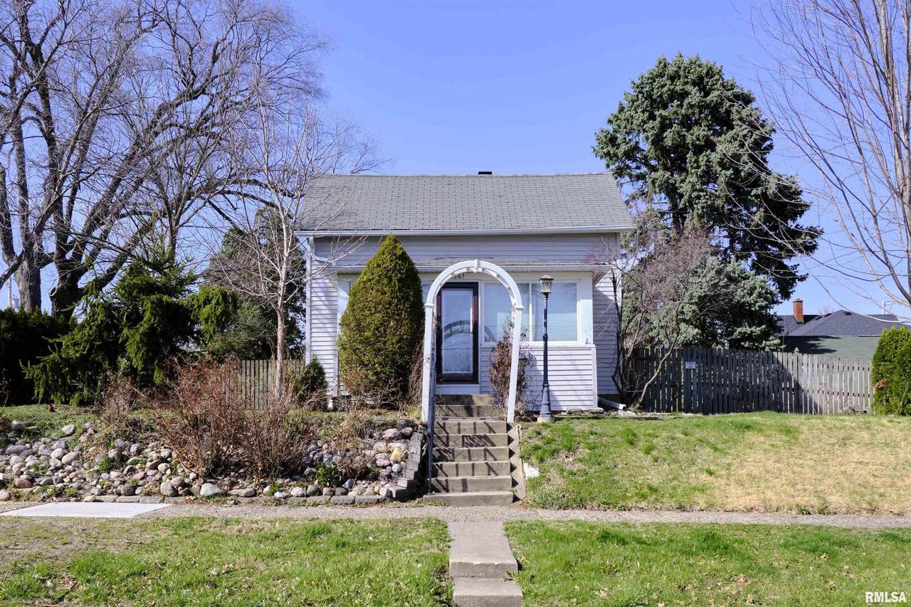 1541 13th Ave., Moline, IL 61265