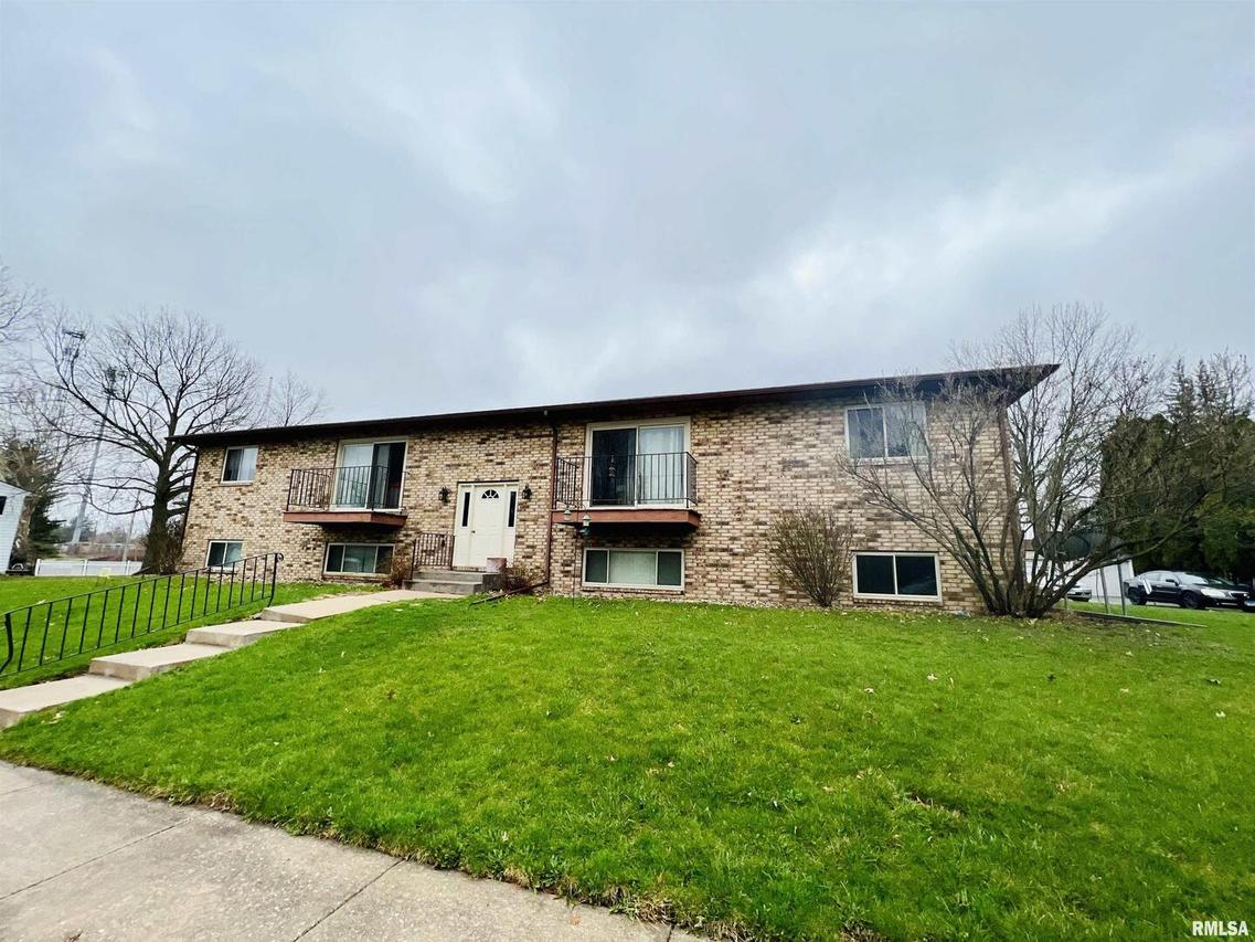 310 30th Avenue Ct. #1, Moline, IL 61265