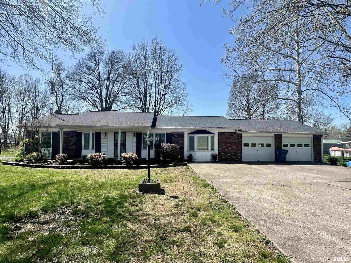 115 Woodview Ln., Carterville, IL 62918