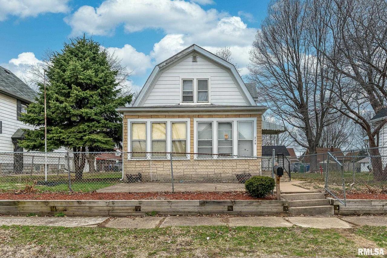 239 45th St., Moline, IL 61265