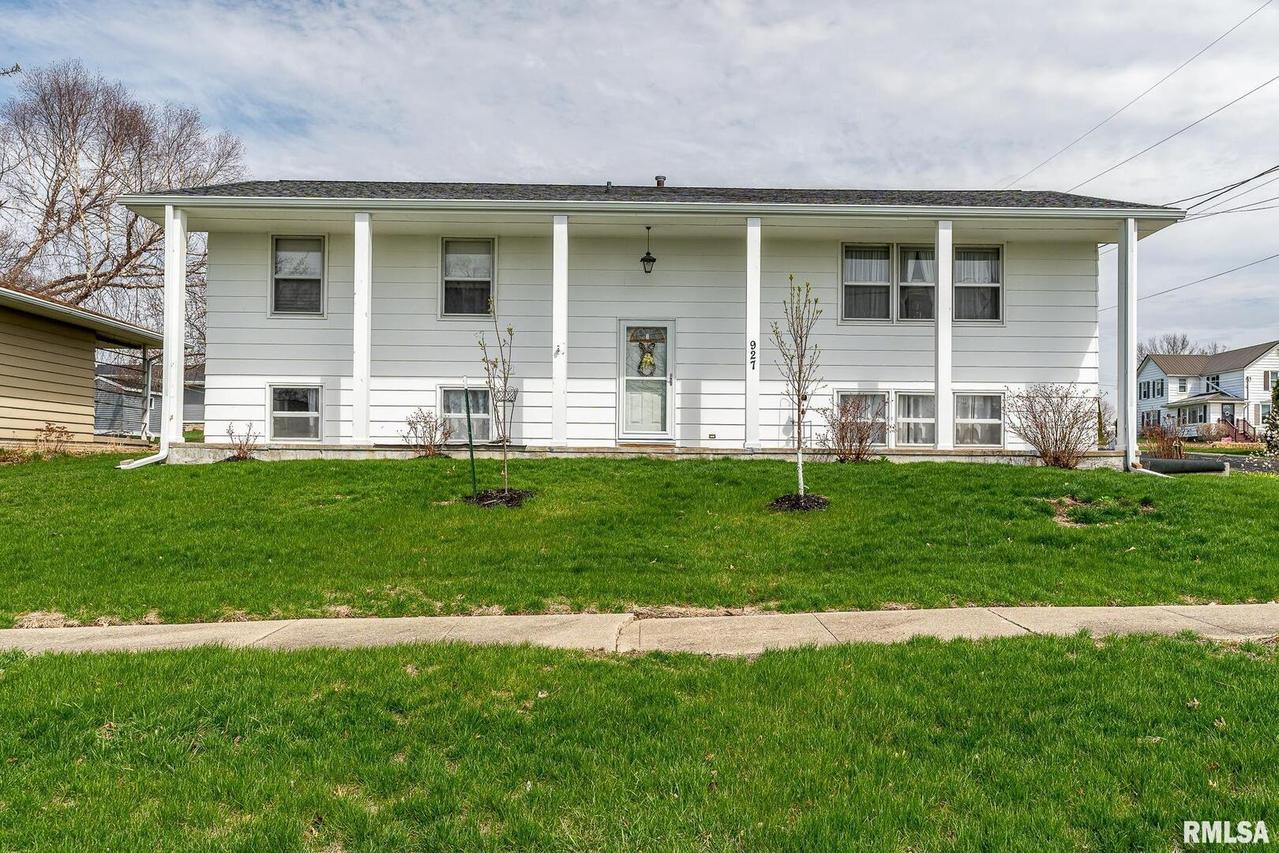 927 3rd Ave., Fulton, IL 61252