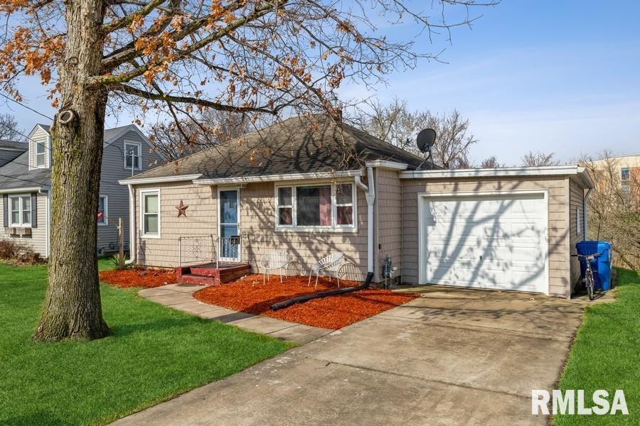 3221 9th St., Moline, IL 61265