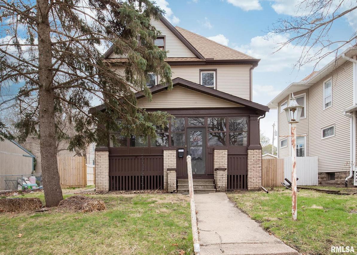 4526 8th Ave., Rock Island, IL 61201