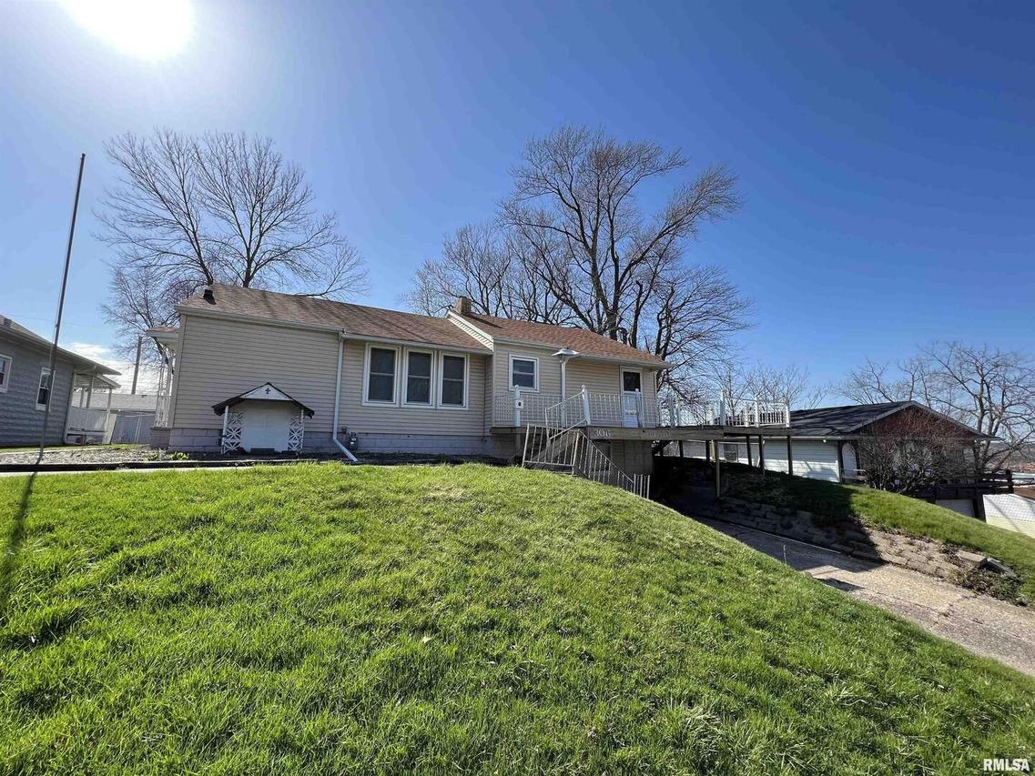 306 17th St., Silvis, IL 61282