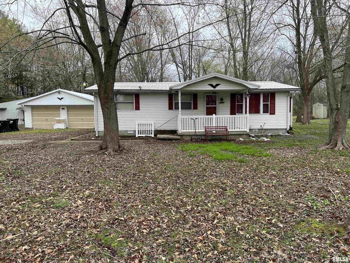 802 N Walnut St., Sesser, IL 62884