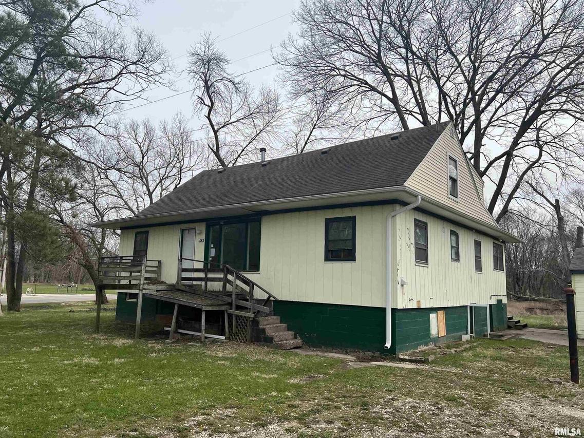 183 Island Ave., East Moline, IL 61244