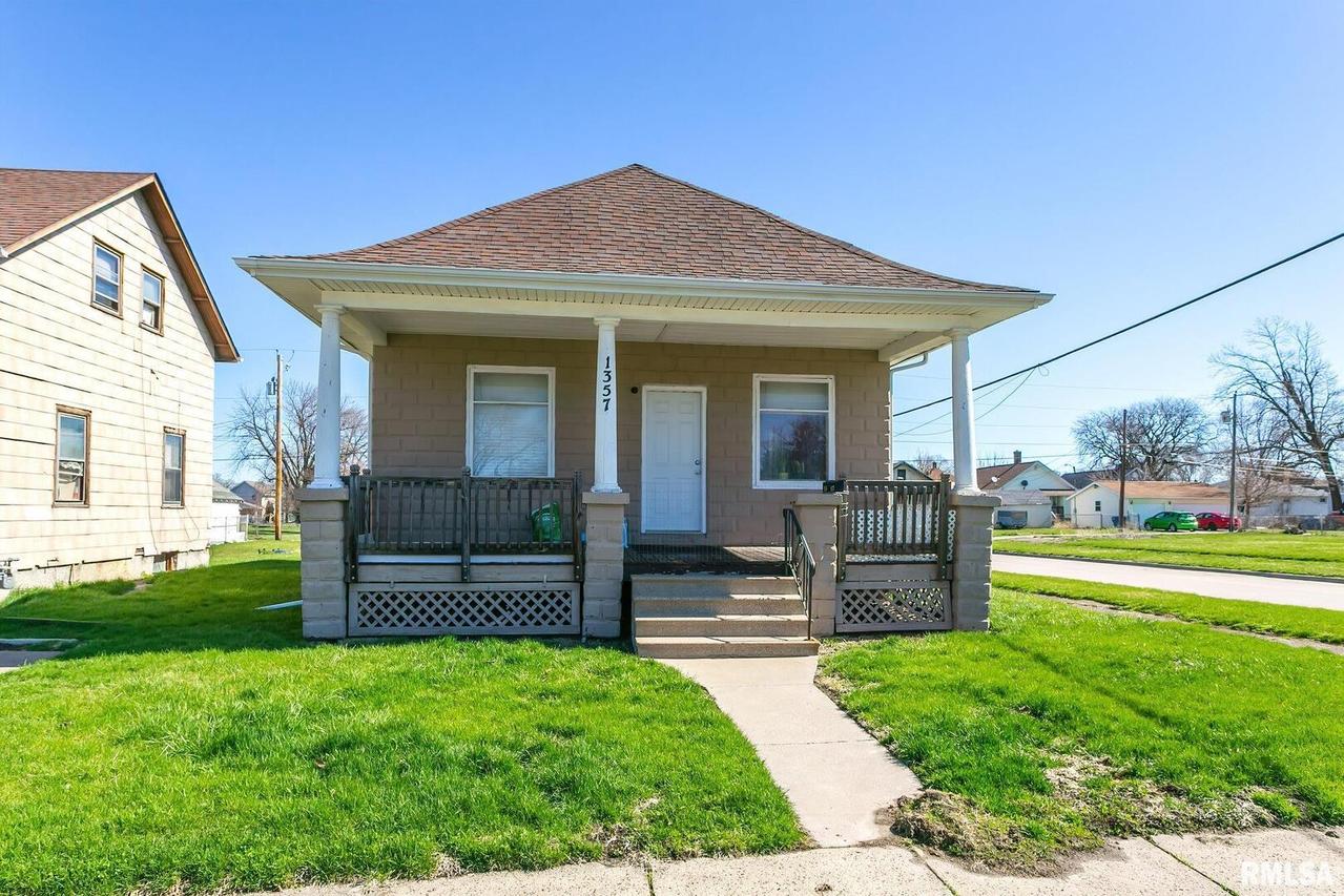 1357 10th Ave., East Moline, IL 61244